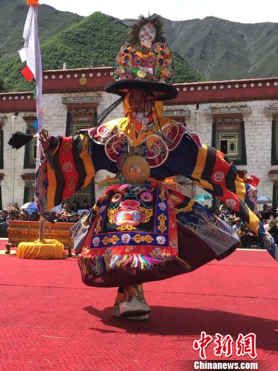 西藏百年老寺迎来跳神佛事活动祈愿风调雨顺（图）