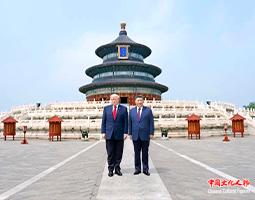 习近平同美国总统特朗普参观天坛